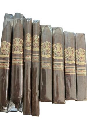 artesano del tobacco sampler containing 2 el pulpo the squid, 2 el pulpo the eel, 2 el pulpo robusto gordo, and 2 el pulpo belicoso gordo