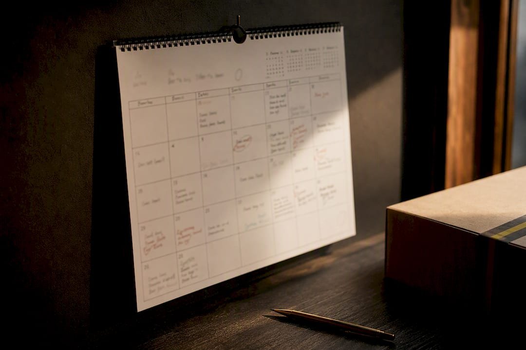 Editorial cigar buying calendar with shipping carton